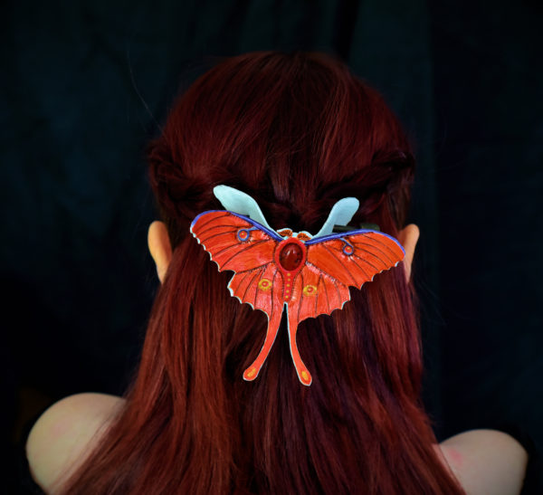 Luna Moth ćma księżycowa skórzana spinka do włosów z bursztynem