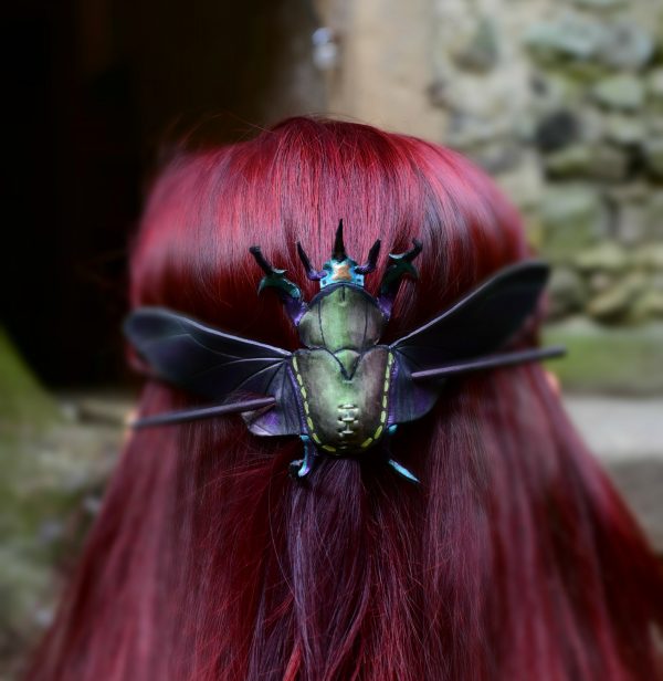 Chrząszcz Mecynorrhina torquata immaculicollis - skórzana spinka do włosów